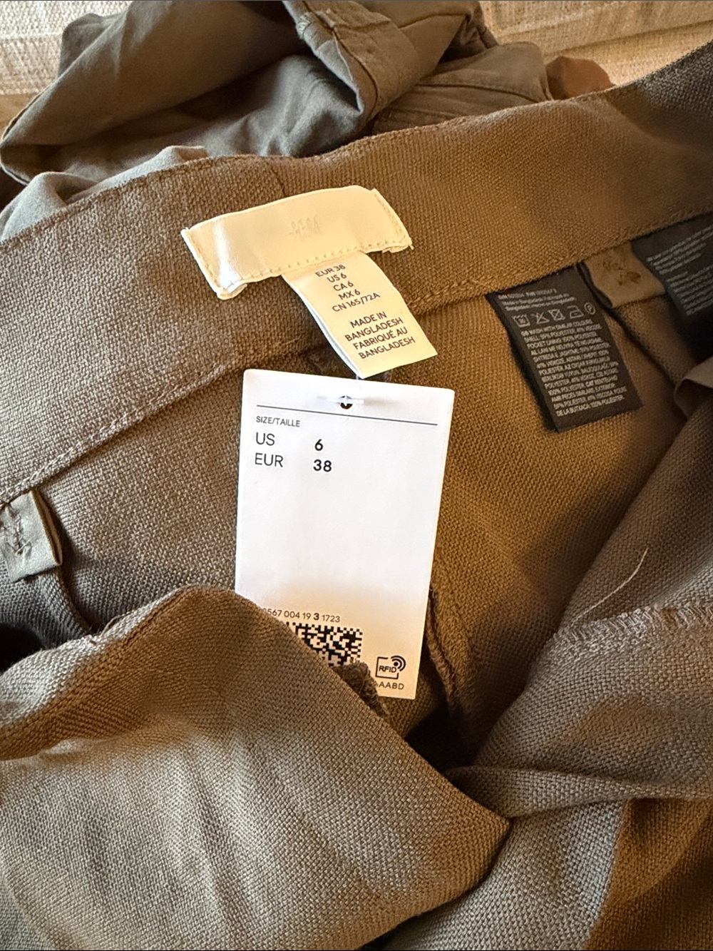 H&M Olive Green Linen-Blend Tailored Shorts - Picture 4 of 4